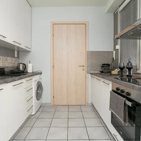 Elysium House Bright Floor With Terrace Location 아파트 *