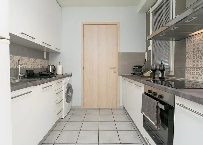 Elysium House Bright Floor With Terrace Location 아파트 *